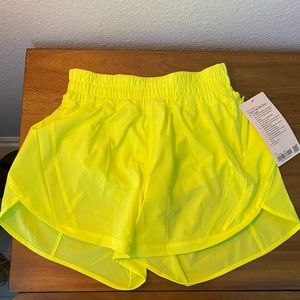 Lululemon Track That MR Short 5” size 6 (lined)